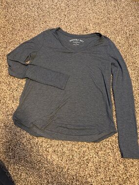 Aeropostale Women's Dark Gray V-Neck Long Sleeve Tee